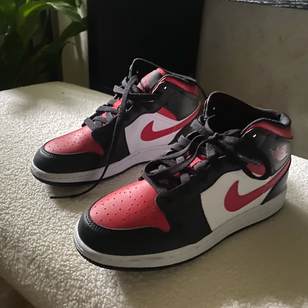 Jordan 1 mid Bred toe
